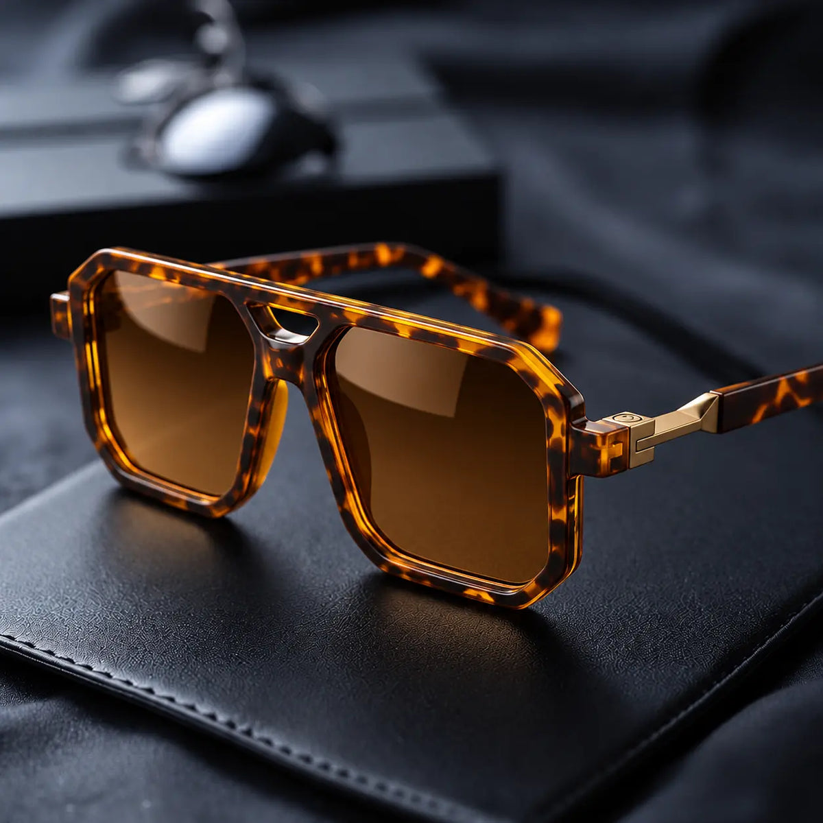 Geometric angular sunglasses with gradient UV400 lenses