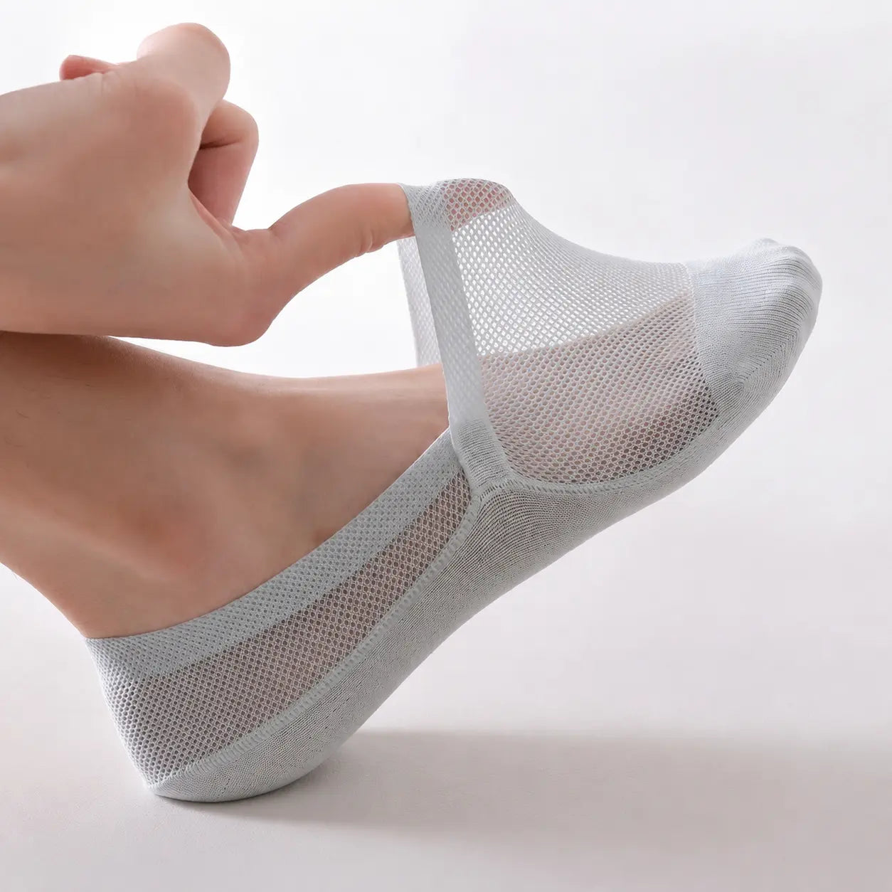 Breathable invisible no-show socks with anti-slip grip