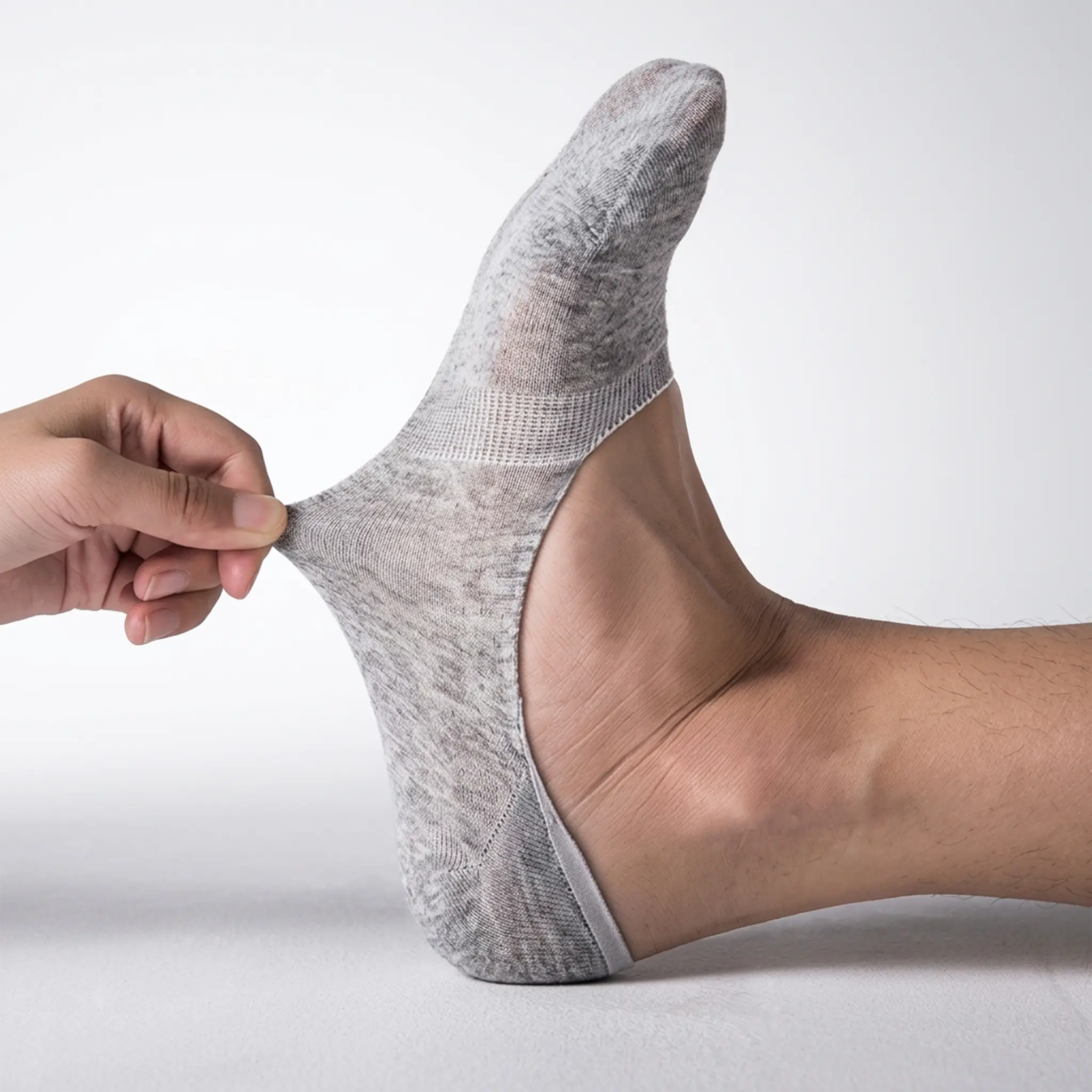 Organic cotton no-show socks with anti-slip silicone heel grip