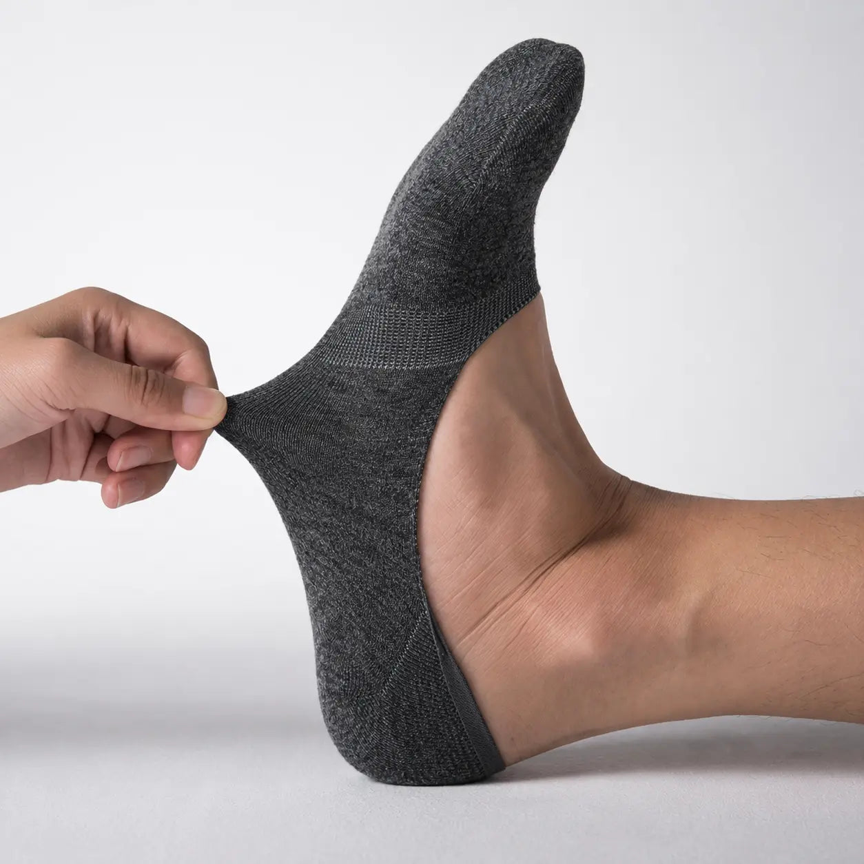 Organic cotton no-show socks with anti-slip silicone heel grip