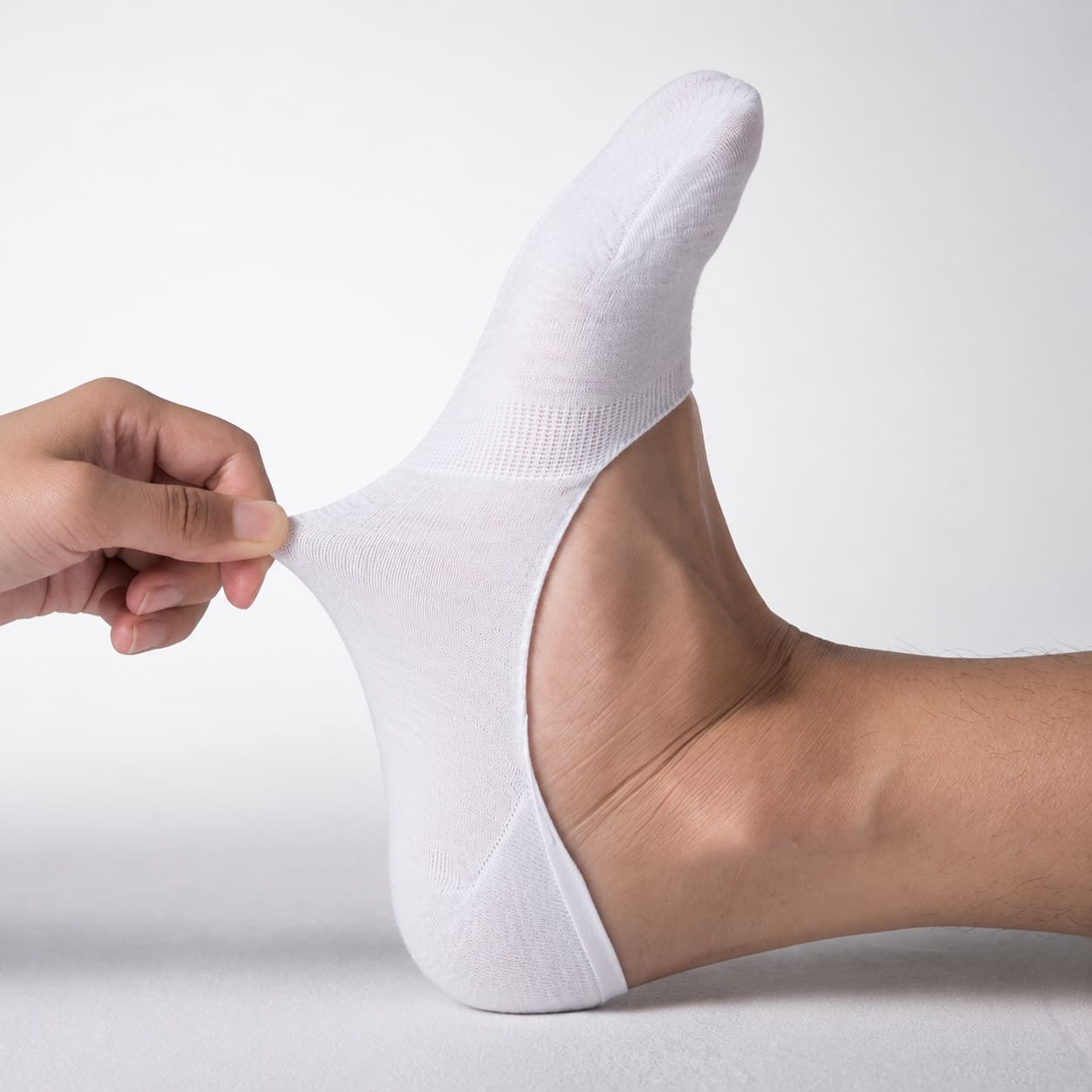 Organic cotton no-show socks with anti-slip silicone heel grip