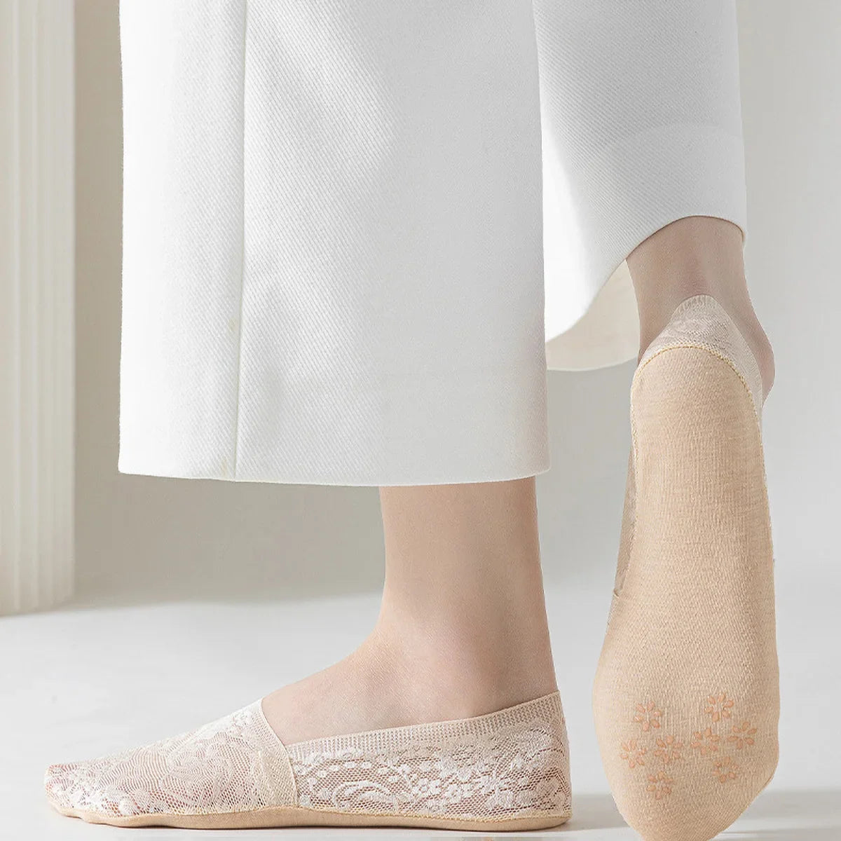 Floral Lace No-Show Socks