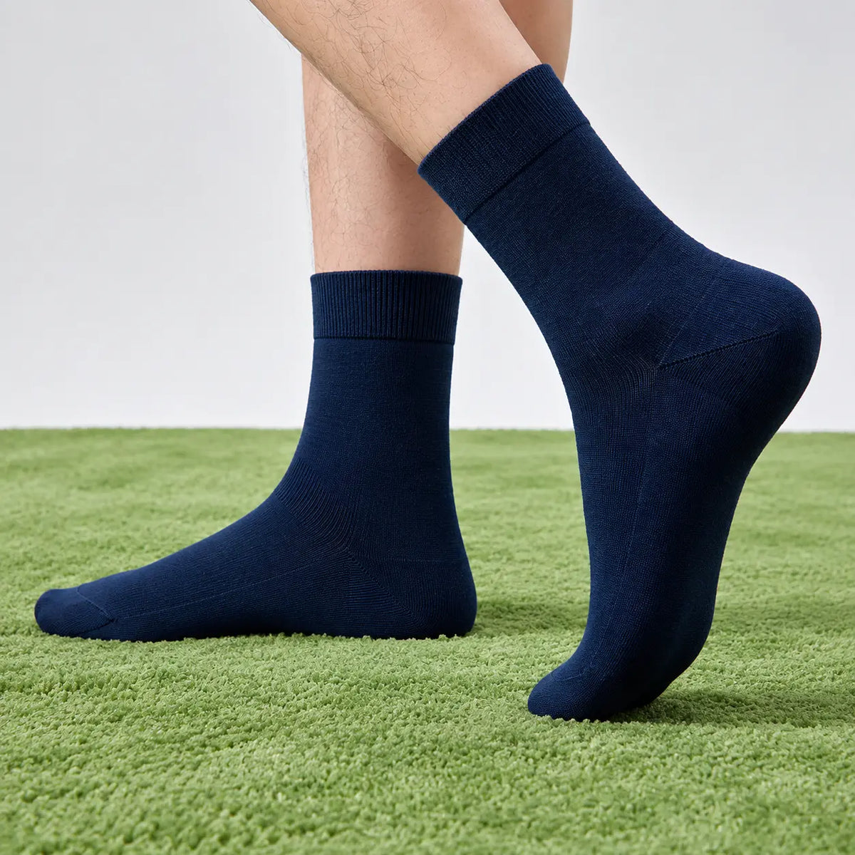 Men's 100 percent merino wool moisture-wicking socks