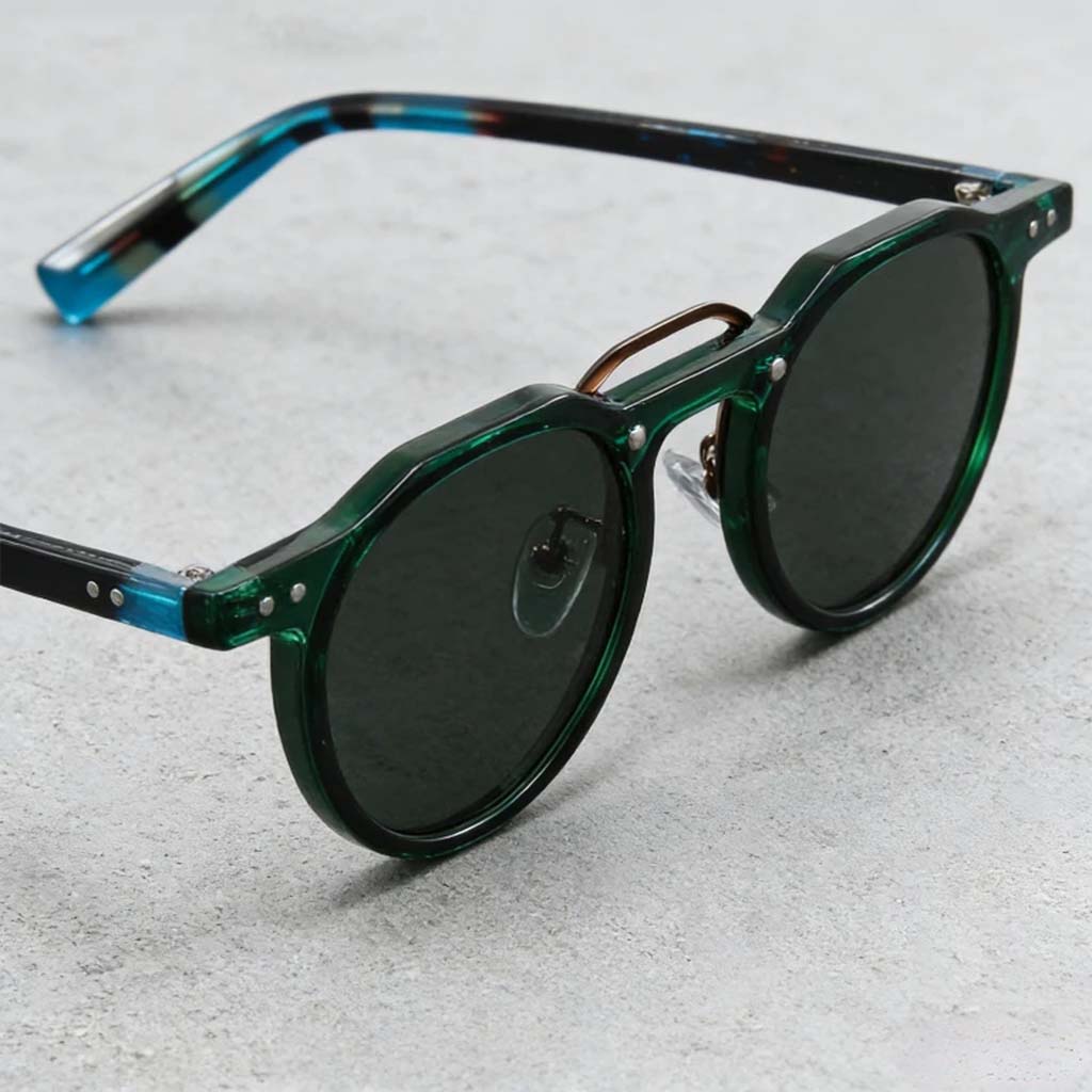 Transparent acetate sunglasses with multicolor patterned temples