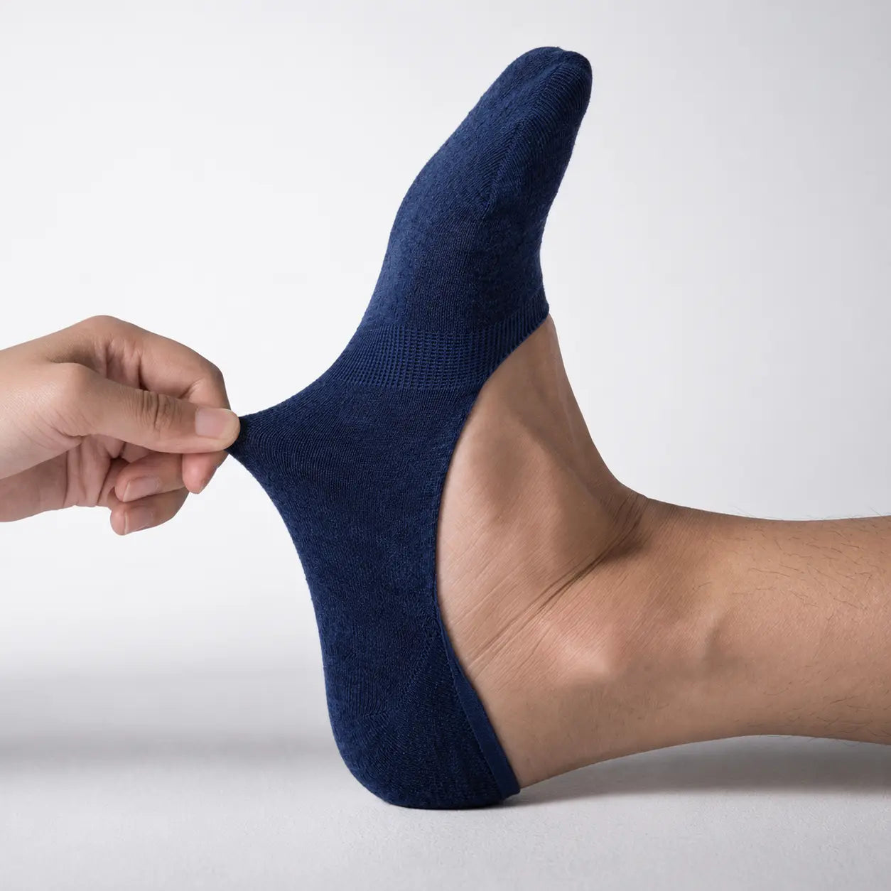 Organic cotton no-show socks with anti-slip silicone heel grip