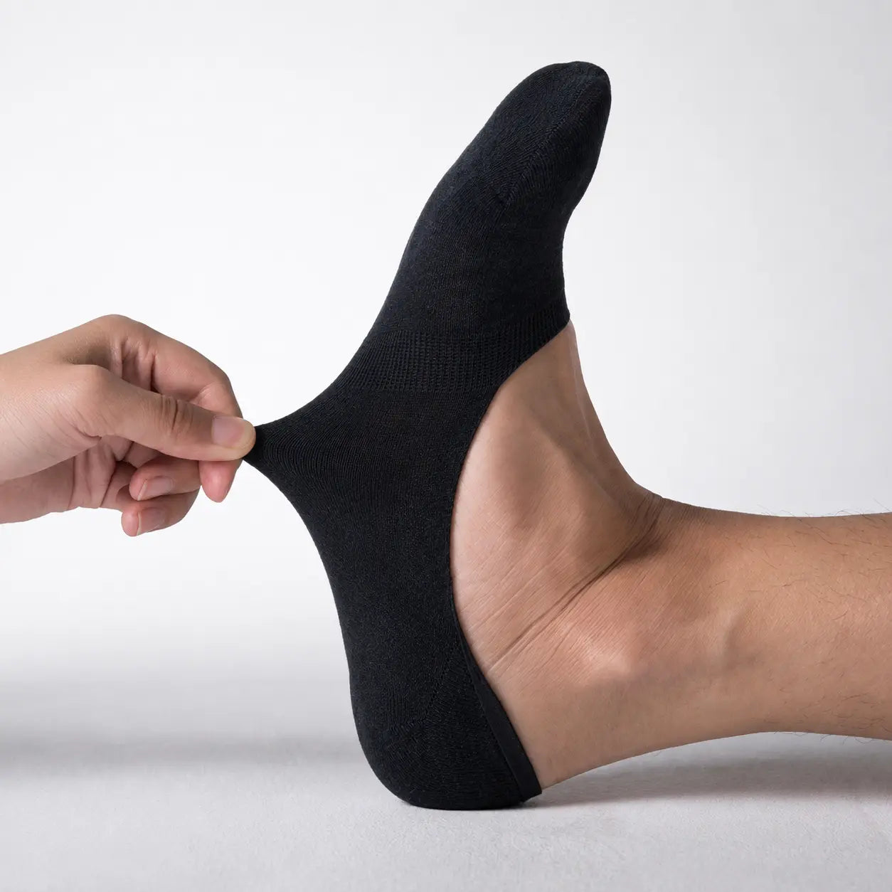 Organic cotton no-show socks with anti-slip silicone heel grip