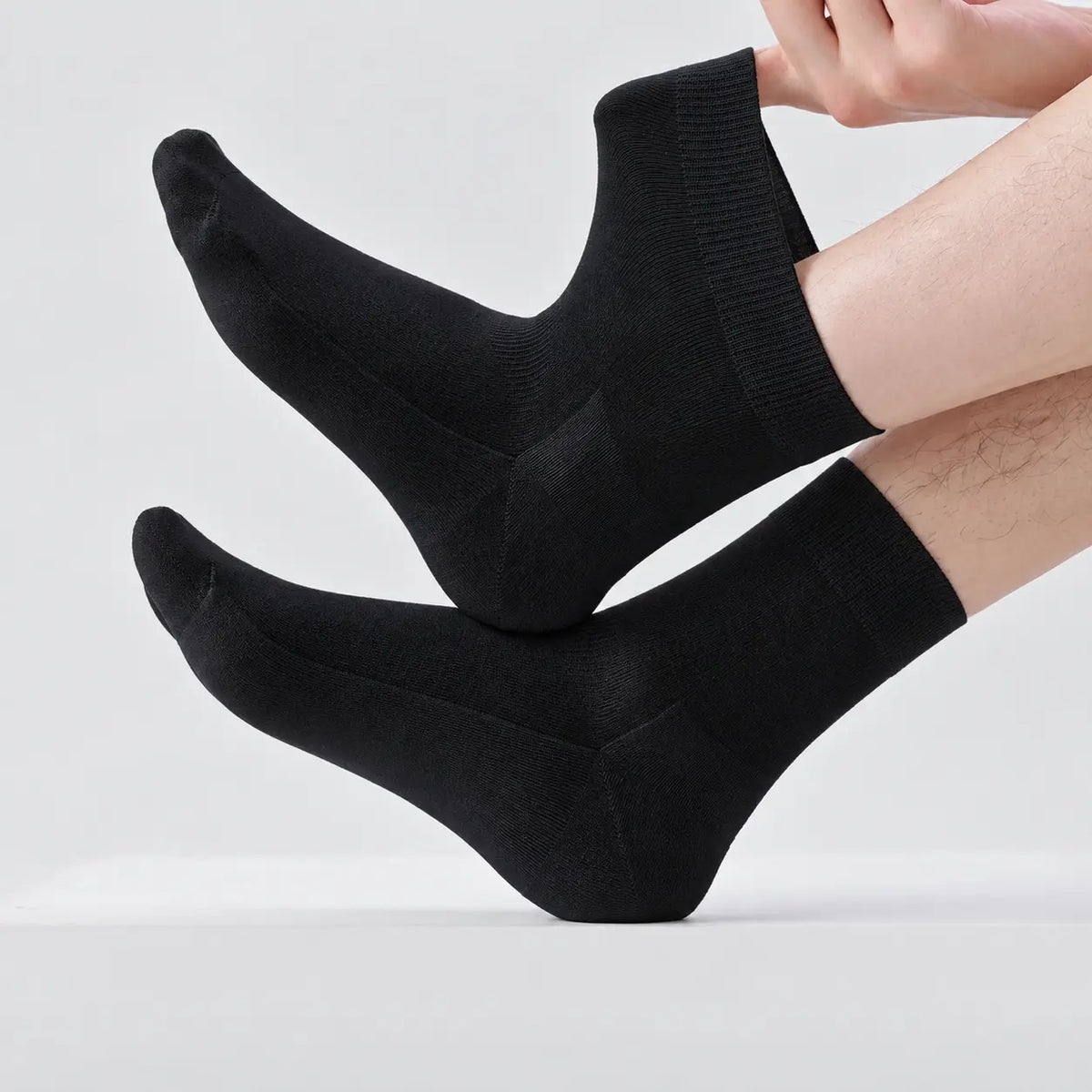 Men's 100 percent merino wool moisture-wicking socks