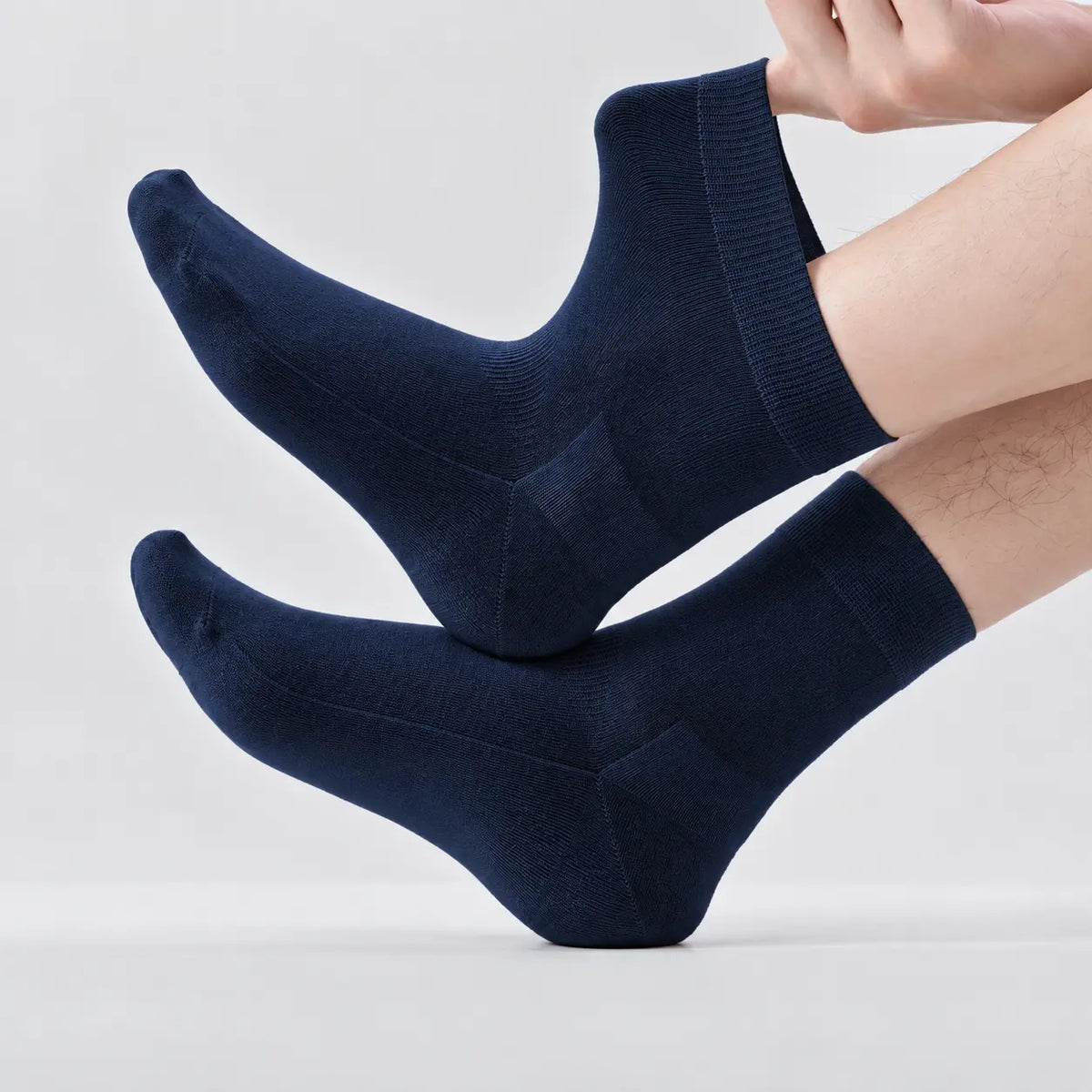 Men's 100 percent merino wool moisture-wicking socks