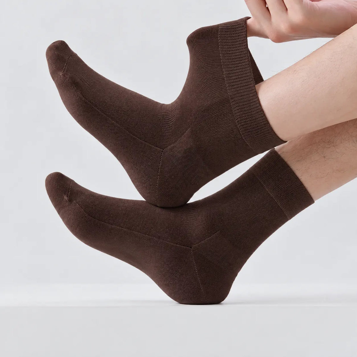 Men's 100 percent merino wool moisture-wicking socks