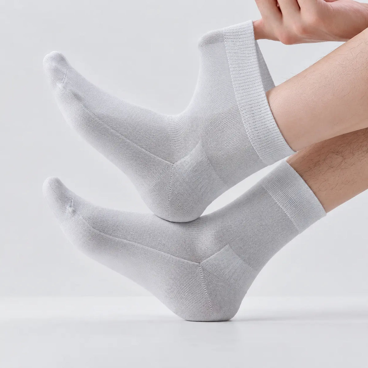 Men's 100 percent merino wool moisture-wicking socks