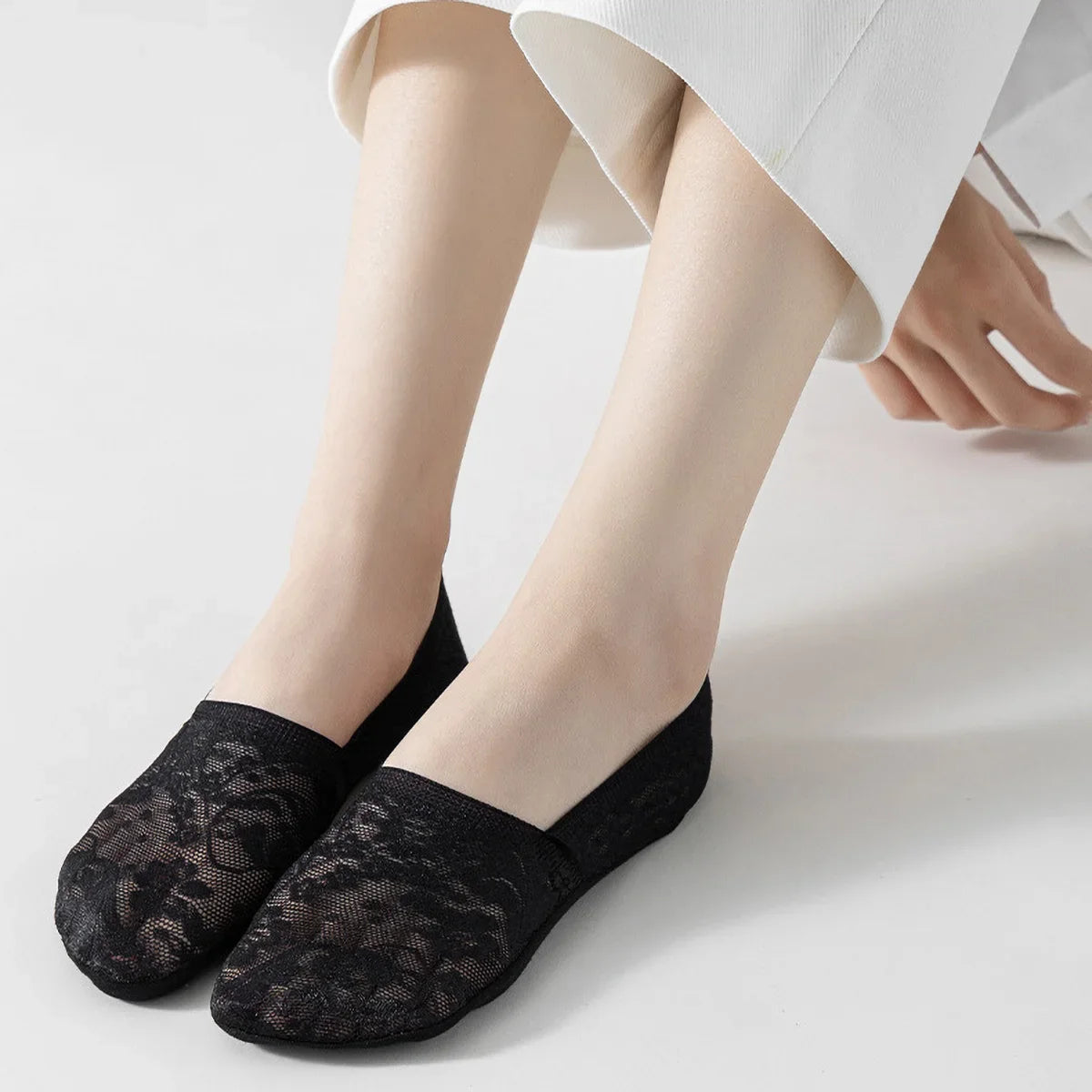Floral Lace No-Show Socks