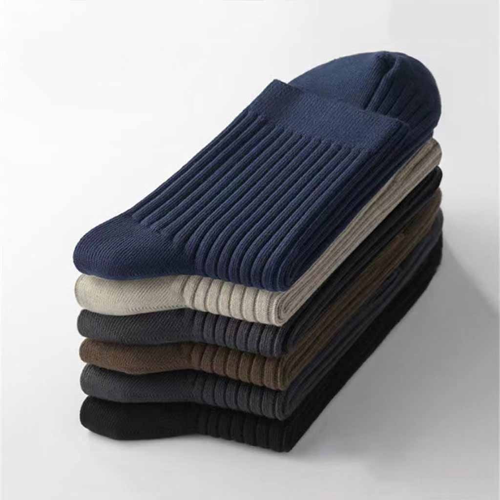 Breathable ribbed organic cotton crew socks with stay-put stretch
