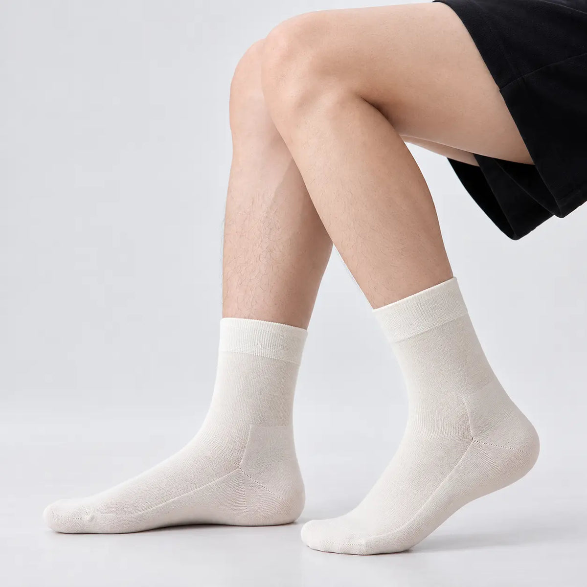 Men's 100 percent merino wool moisture-wicking socks