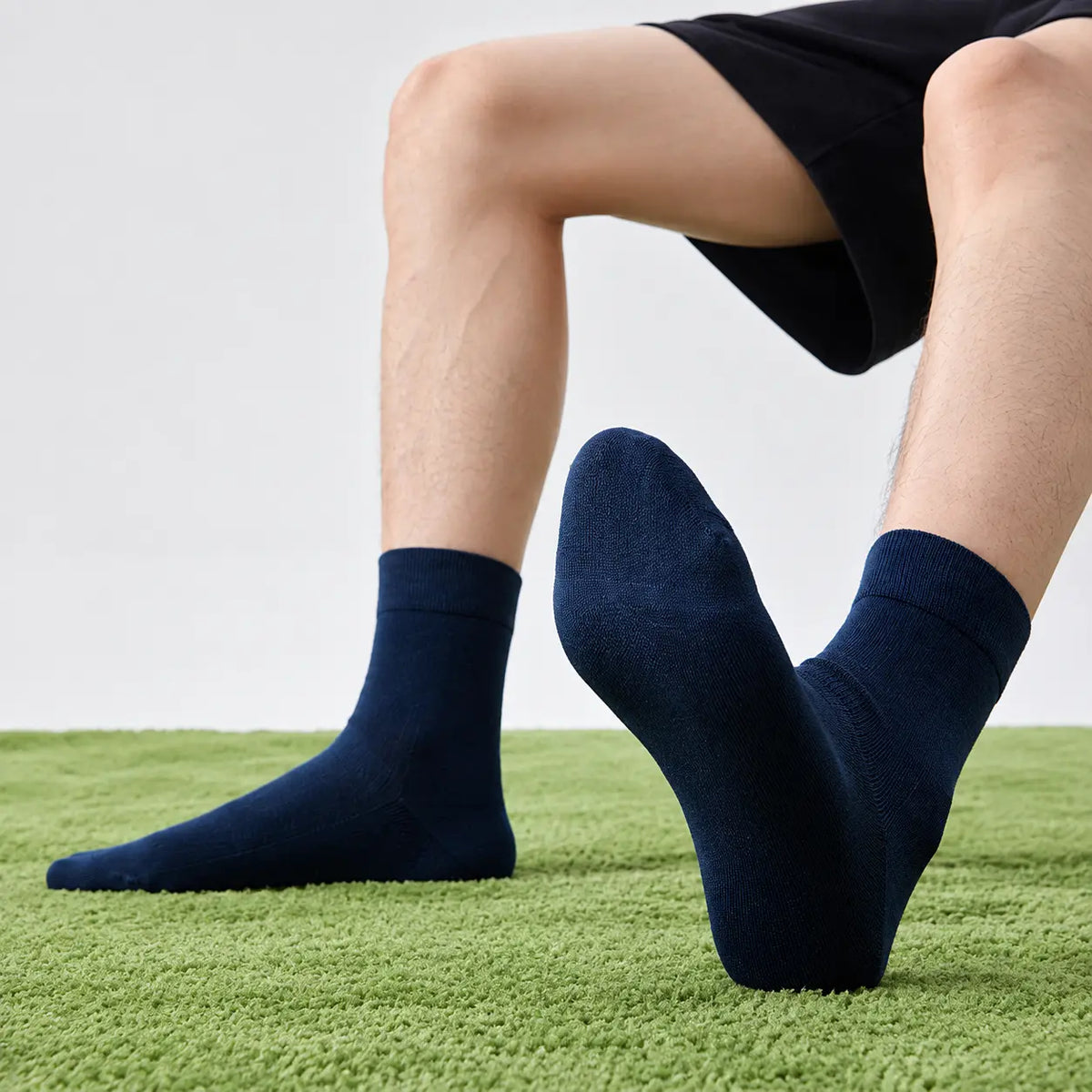 Men's 100 percent merino wool moisture-wicking socks