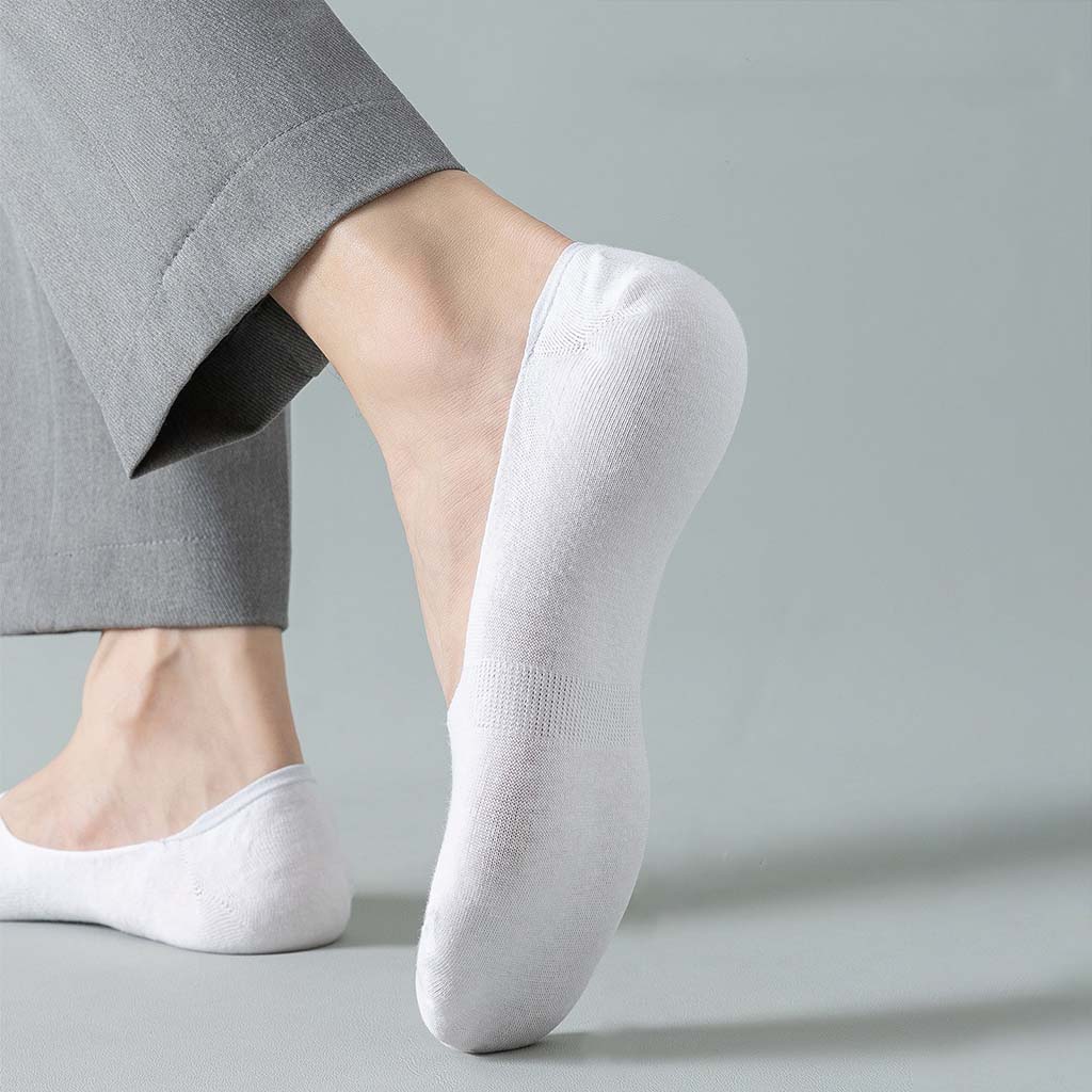 Men's organic cotton no-show socks with anti-slip heel grip