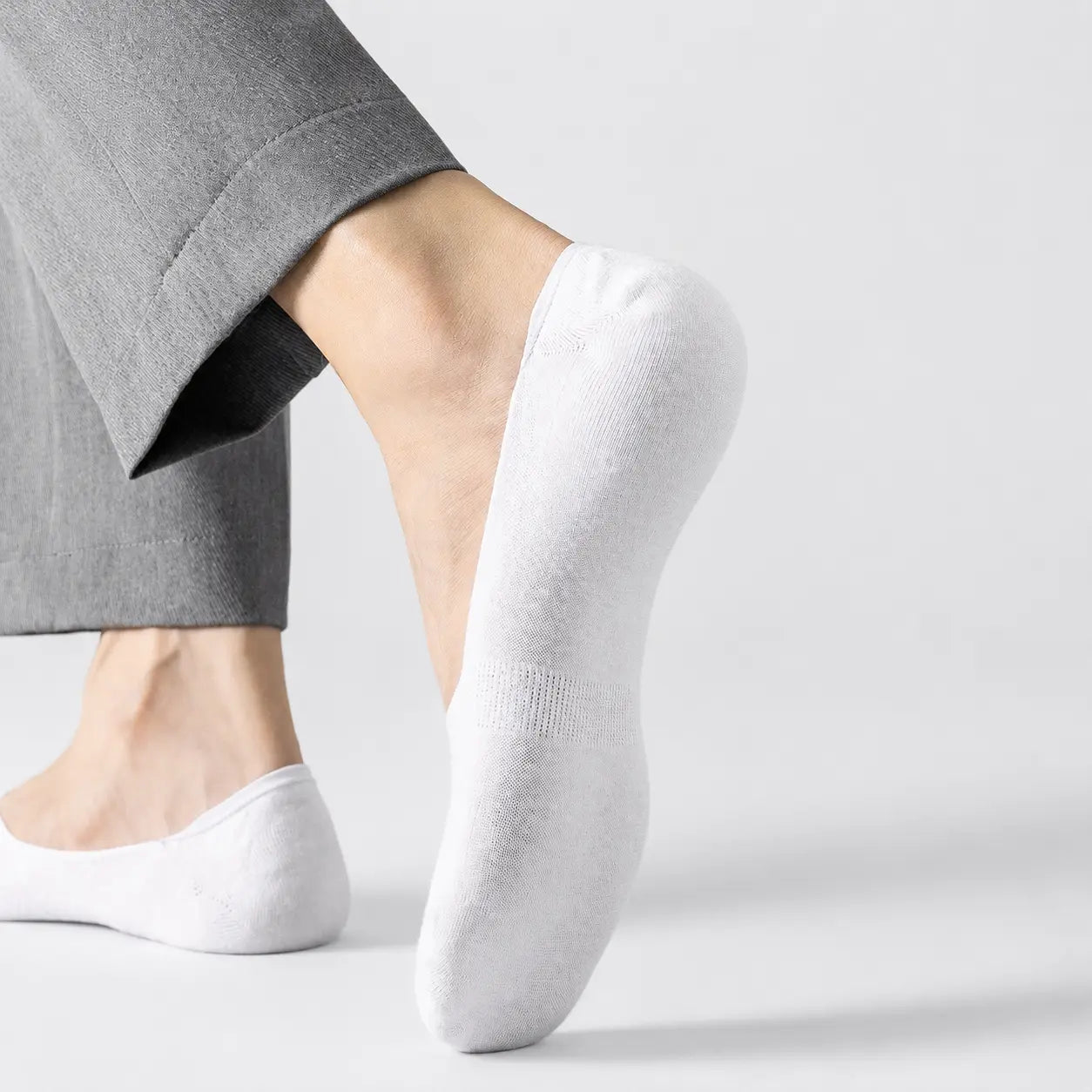 Organic cotton no-show socks with anti-slip silicone heel grip