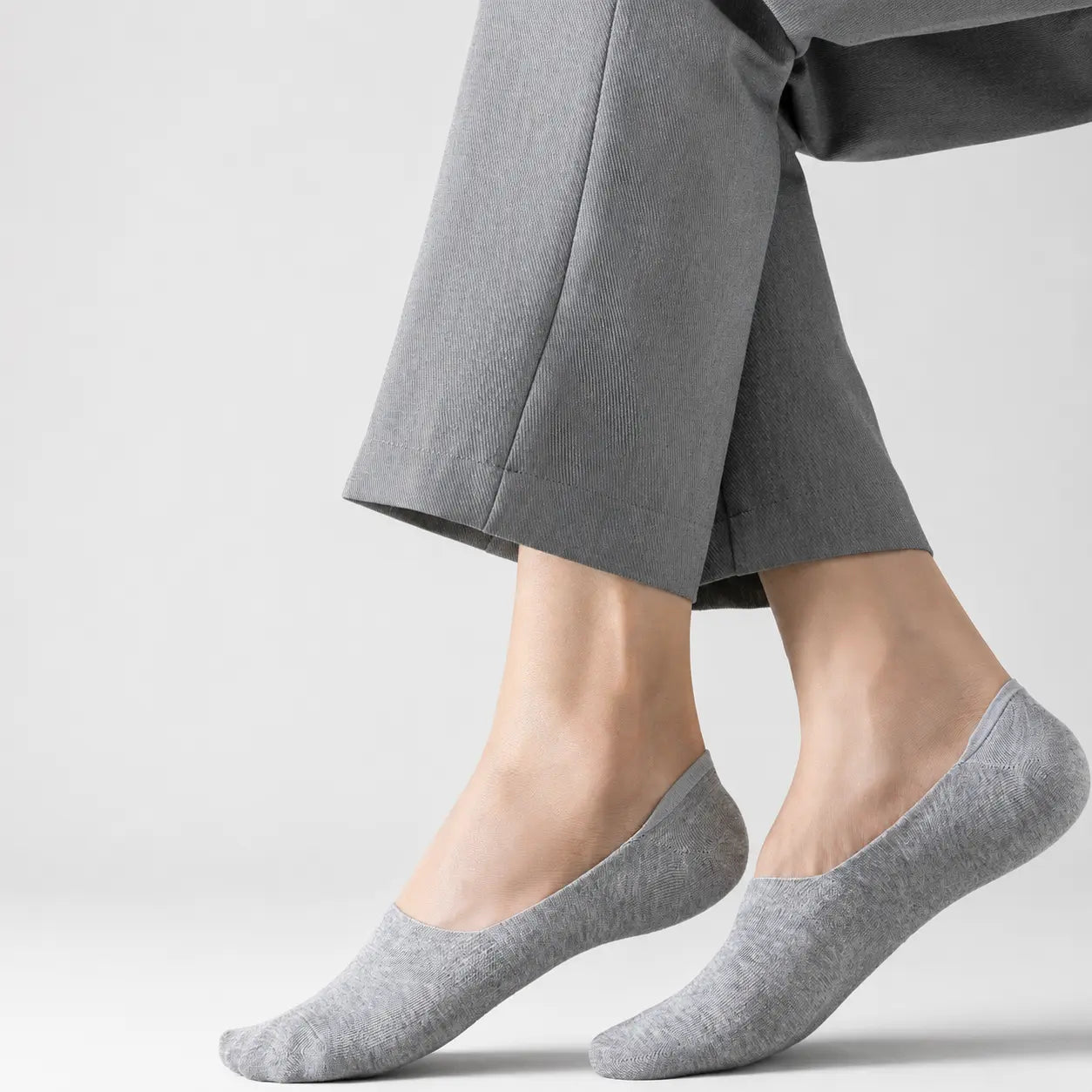 Organic cotton no-show socks with anti-slip silicone heel grip