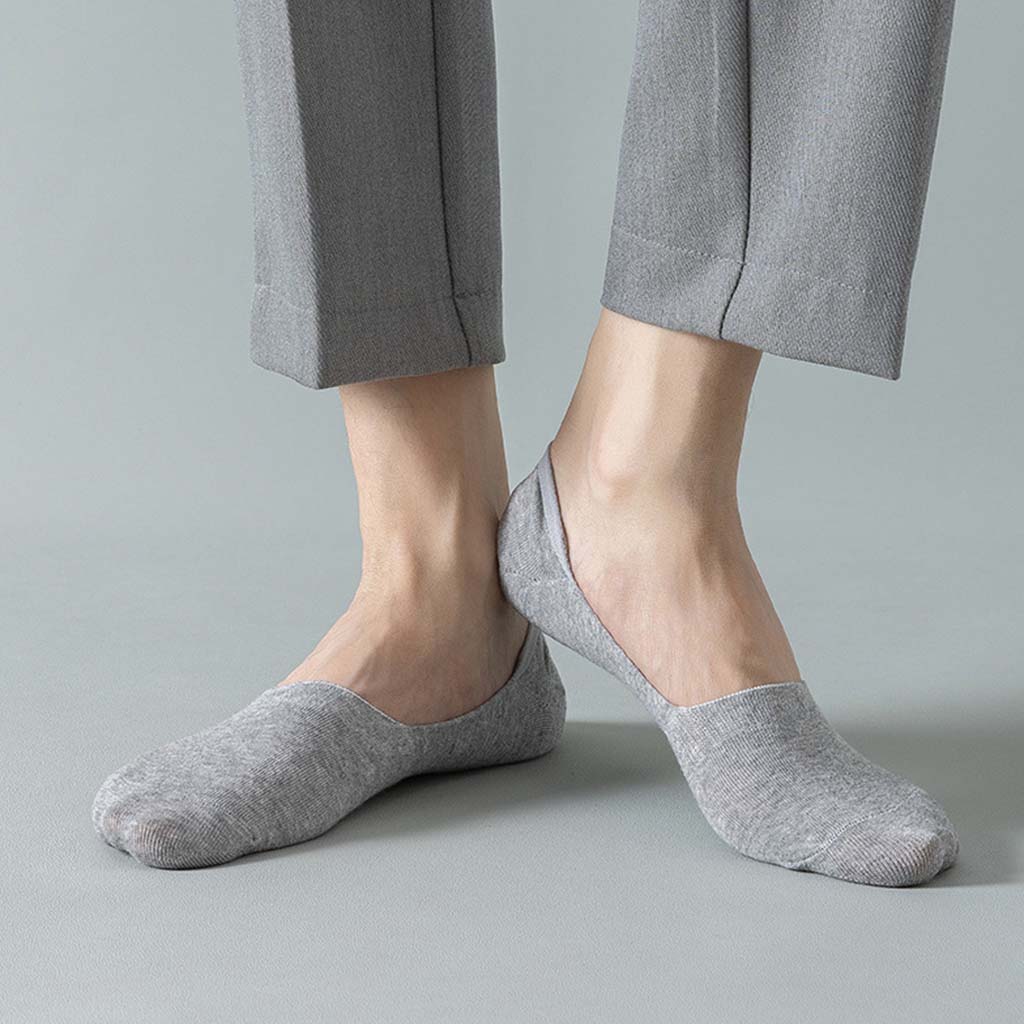 Men's organic cotton no-show socks with anti-slip heel grip