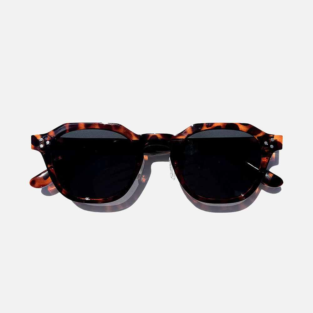 Lightweight geometric TR90 sunglasses with UV400 lenses