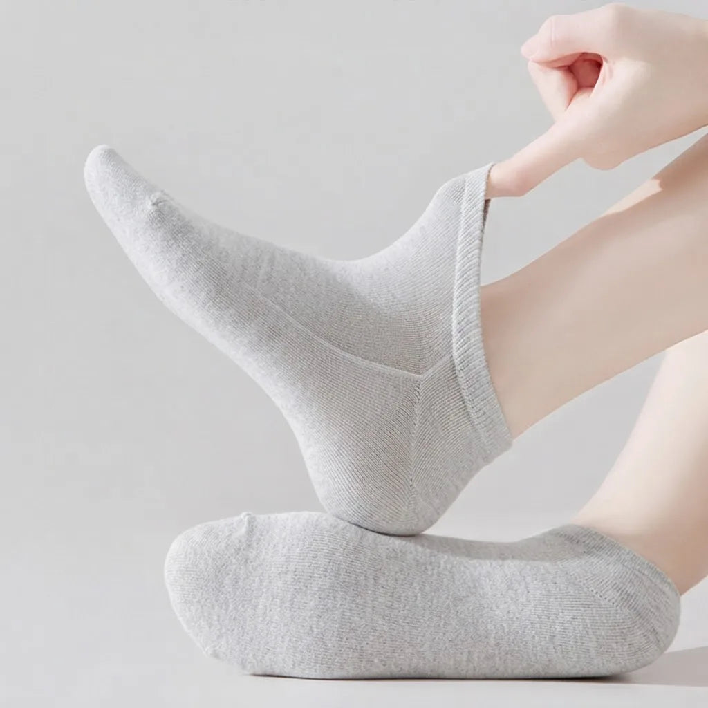 Women's 100 percent merino wool breathable ankle socks