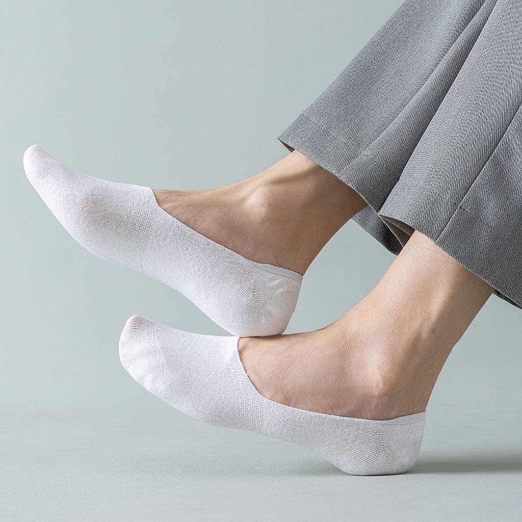 Men's organic cotton no-show socks with anti-slip heel grip